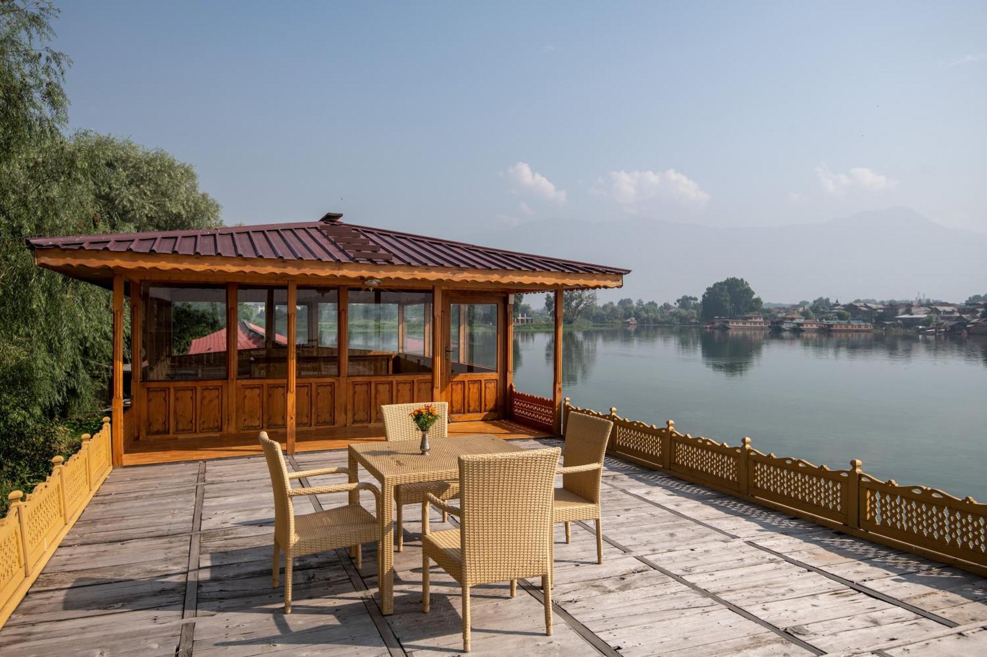 Hotel Mascot Houseboats Srīnagar Esterno foto